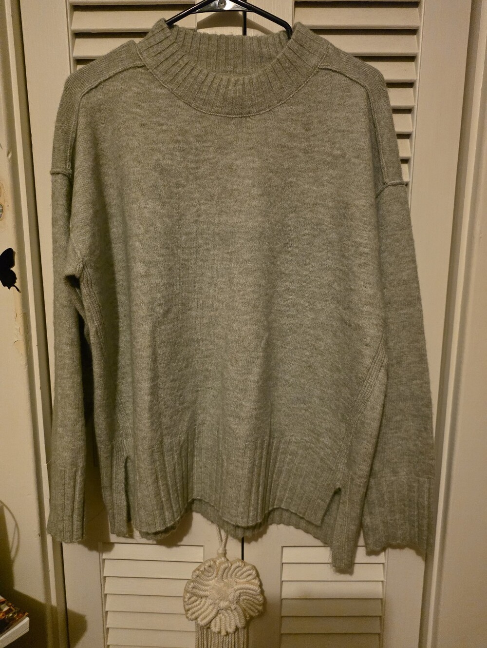 Jessica Simpson Women’s Crewneck Knit Sweater in Light Gray - Like New!